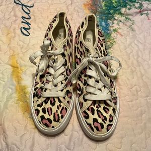 Cute little leopard canvas shoes